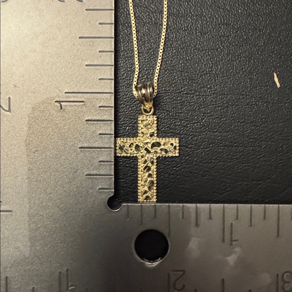 10k Gold Cross Pendant w/18” 10k Gold Chain 2.59g